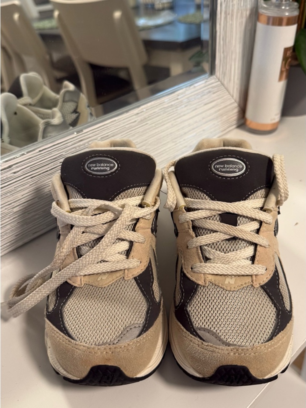 New Balance Kids Sneakers Beige Black White - Picture 2 of 5